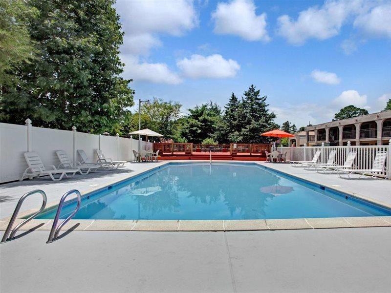 Super 8 By Wyndham Williamsburg/historic Area