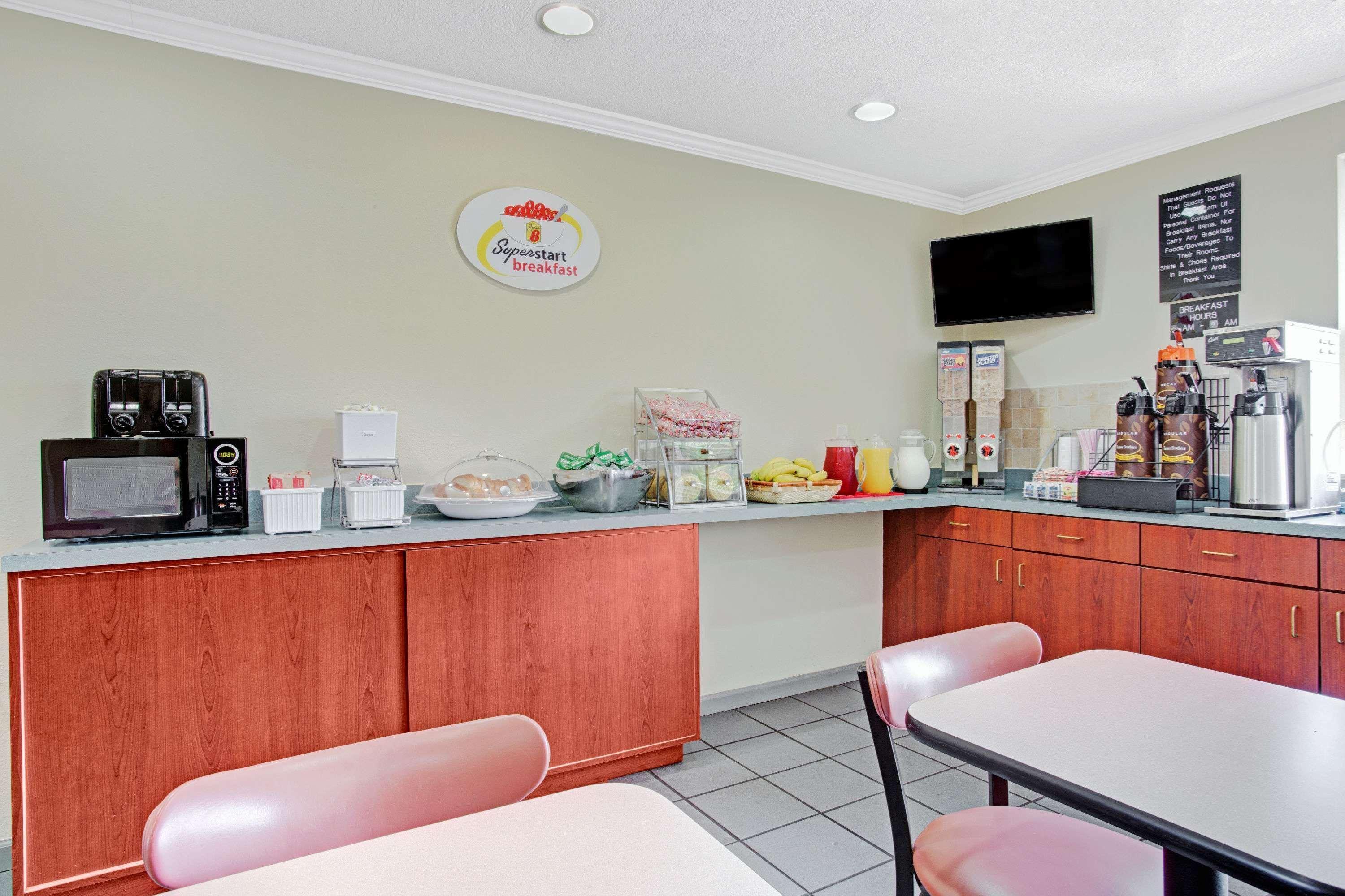 Super 8 By Wyndham Williamsburg/historic Area * Williamsburg