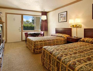 Super 8 By Wyndham Williamsburg/historic Area